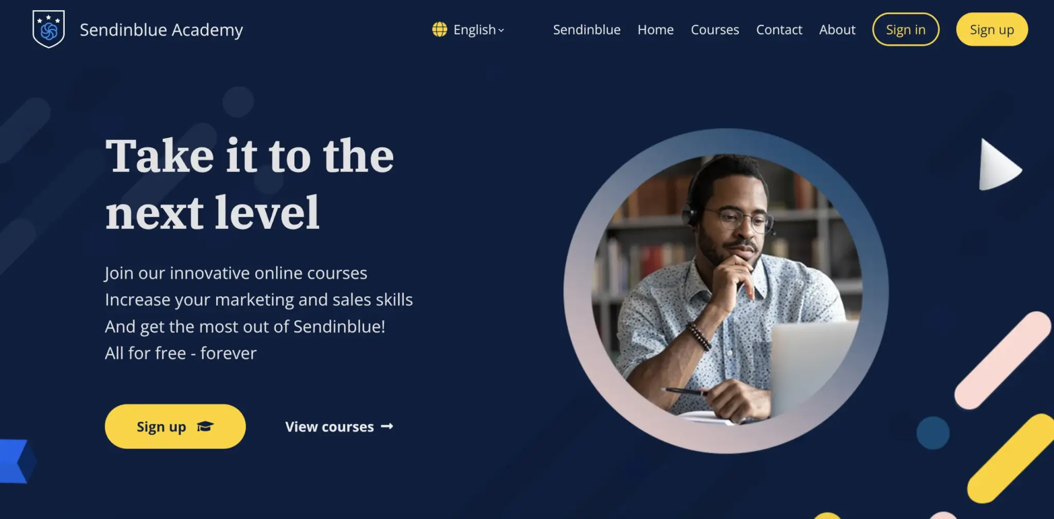 a screenshot of the Sendinblue Academy landing page showing a man with laptop and headphones