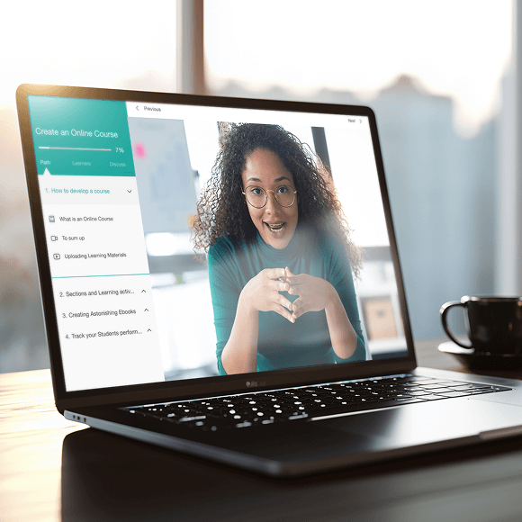 Live training session using LearnWorlds integrated video conferencing with Zoom for real-time learner engagement