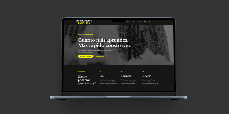 Ejemplo de academia online creada con LearnWorlds, mostrada en un portátil.