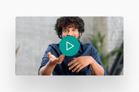 Vídeo de un curso en LearnWorlds con el botón de reproducción.